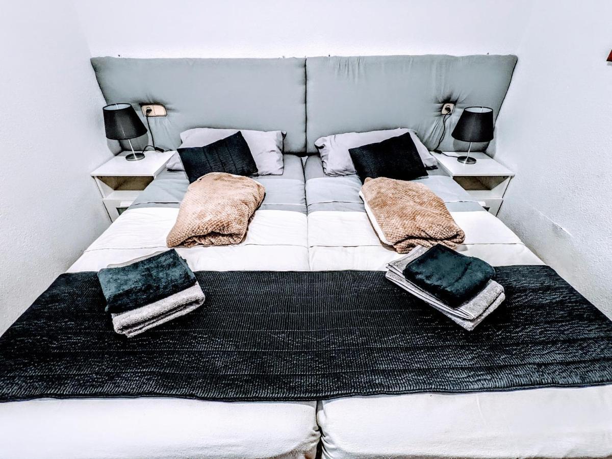 Luxury Newly Refurbished Modern Apartment With Stunning Mountain Views - Xmas And Ny 2025-2026 Now Booking سان ميغيل ذي أبونا المظهر الخارجي الصورة
